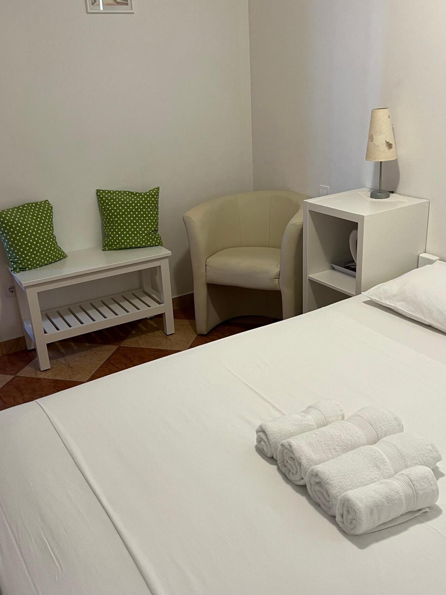 Apartments And Rooms Katija & Egon Korčula Екстериор снимка